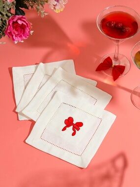 Tiramisu (2) Sets of 4 Red Bow Linen Cocktail Napkins New with Tags